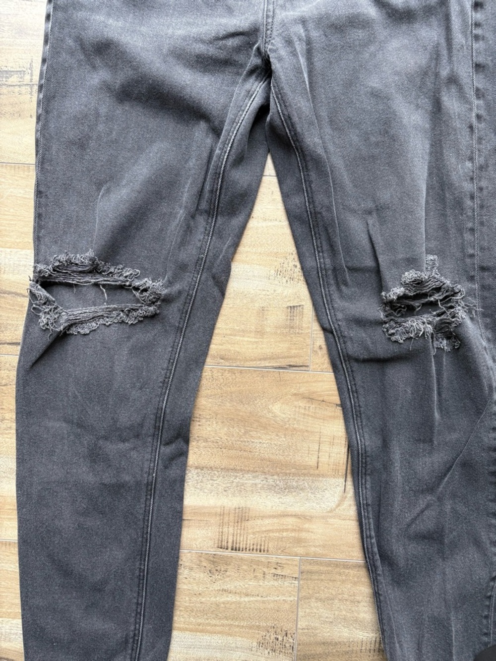 American Eagle Outfitters Black Distressed Relaxed Jeans US 00 Regular - Picture 2 of 7
